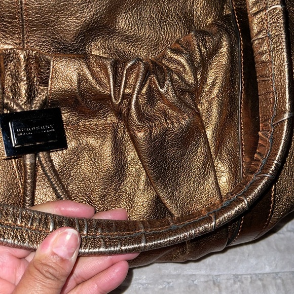 Preloved Burberry 2 way bag adjustable strap great condition zipper closure - Picture 5 of 13